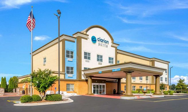 Clarion Pointe Huntsville Airport Exterior