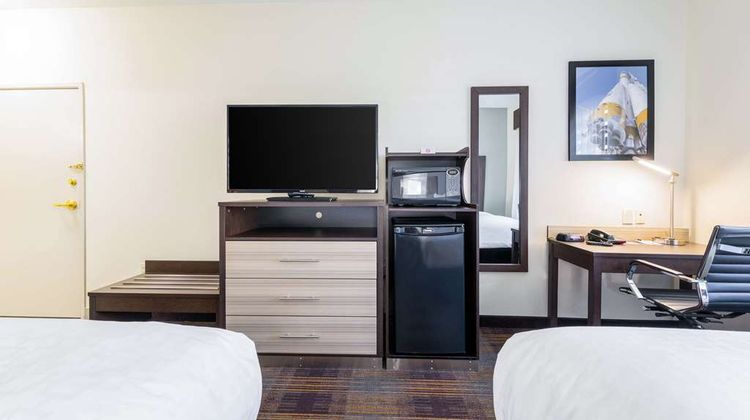 Clarion Pointe Huntsville Airport Room