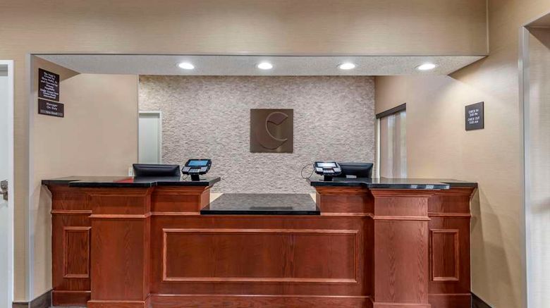 <b>Comfort Inn & Suites Lobby</b>. Images powered by <a href="https://iceportal.shijigroup.com/" title="IcePortal" target="_blank">IcePortal</a>.
