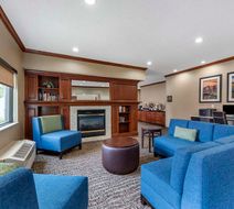 Comfort Inn & Suites Lobby