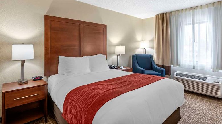 <b>Comfort Inn & Suites Room</b>. Images powered by <a href="https://iceportal.shijigroup.com/" title="IcePortal" target="_blank">IcePortal</a>.
