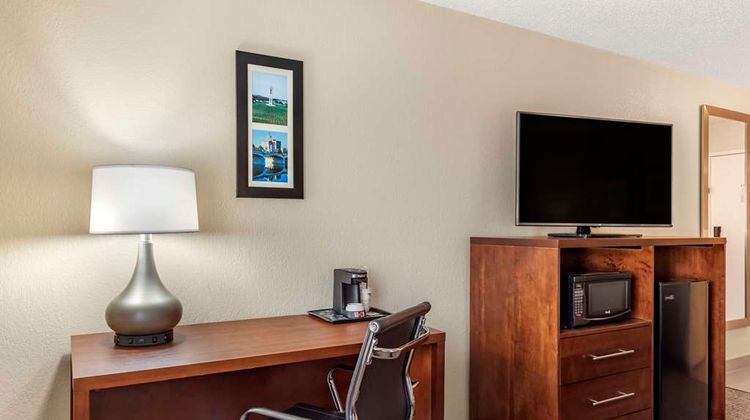 Comfort Inn & Suites Room