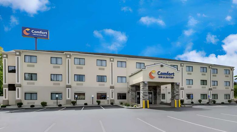 <b>Comfort Inn & Suites Exterior</b>. Images powered by <a href="https://iceportal.shijigroup.com/" title="IcePortal" target="_blank">IcePortal</a>.