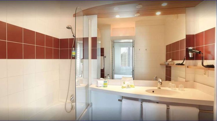 Suite-Home Saran Room