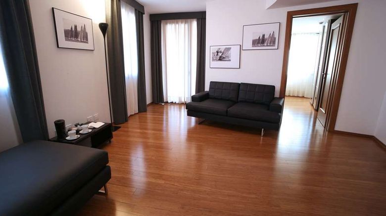 <b>San Rocco Hotel Suite</b>. Images powered by <a href="https://iceportal.shijigroup.com/" title="IcePortal" target="_blank">IcePortal</a>.