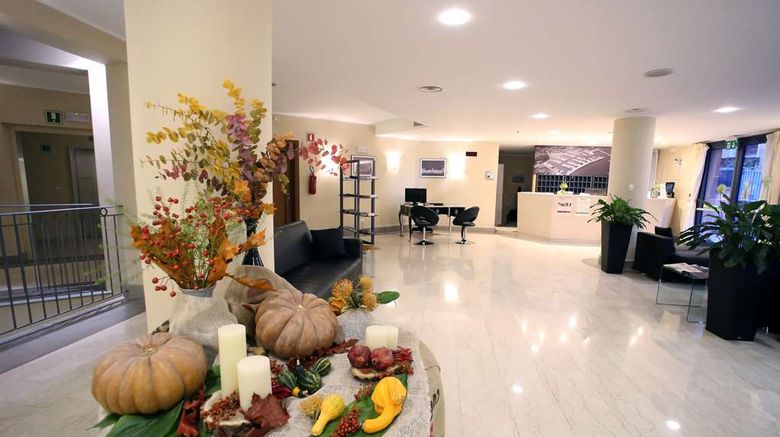 <b>San Rocco Hotel Lobby</b>. Images powered by <a href="https://iceportal.shijigroup.com/" title="IcePortal" target="_blank">IcePortal</a>.