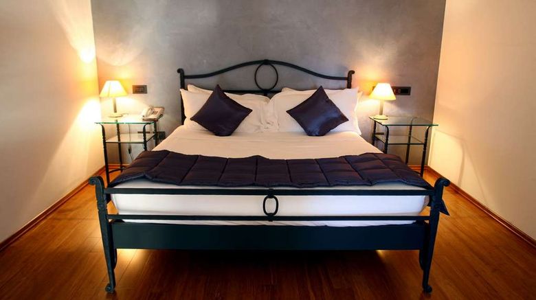 <b>San Rocco Hotel Suite</b>. Images powered by <a href="https://iceportal.shijigroup.com/" title="IcePortal" target="_blank">IcePortal</a>.