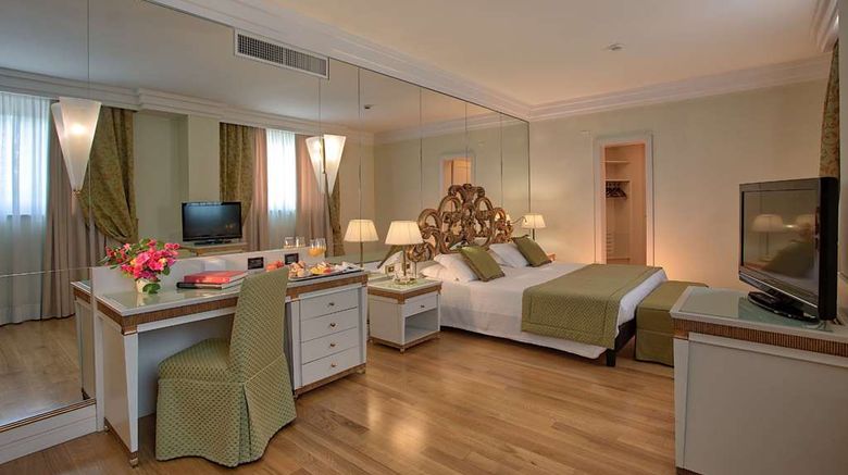 <b>Park Hotel Junior Suite</b>. Images powered by <a href="https://iceportal.shijigroup.com/" title="IcePortal" target="_blank">IcePortal</a>.