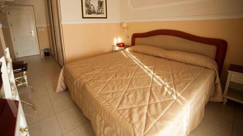 <b>Hotel Gran Duca Room</b>. Images powered by <a href="https://iceportal.shijigroup.com/" title="IcePortal" target="_blank">IcePortal</a>.