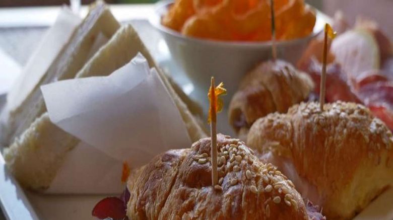 <b>Hotel Gran Duca Restaurant</b>. Images powered by <a href="https://iceportal.shijigroup.com/" title="IcePortal" target="_blank">IcePortal</a>.