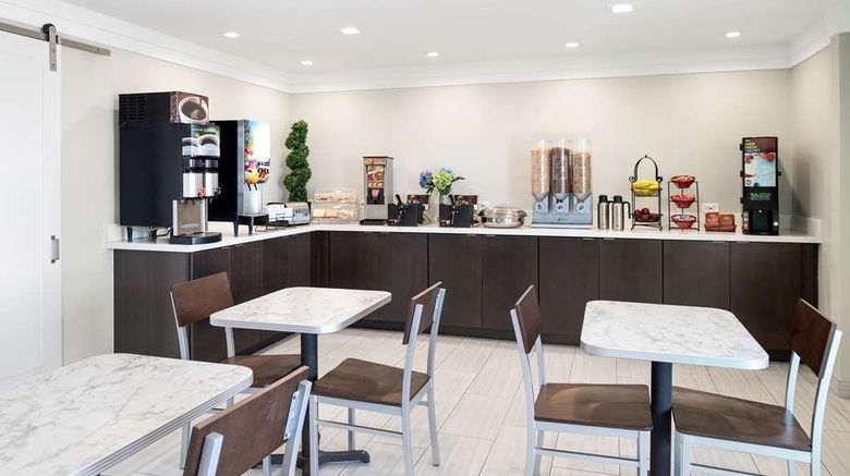 <b>SureStay by BW San Diego Pacific Beach Restaurant</b>. Images powered by <a href="https://iceportal.shijigroup.com/" title="IcePortal" target="_blank">IcePortal</a>.