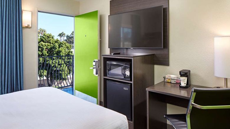 <b>SureStay by BW San Diego Pacific Beach Room</b>. Images powered by <a href="https://iceportal.shijigroup.com/" title="IcePortal" target="_blank">IcePortal</a>.