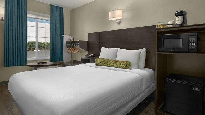 <b>SureStay by BW San Diego Pacific Beach Room</b>. Images powered by <a href="https://iceportal.shijigroup.com/" title="IcePortal" target="_blank">IcePortal</a>.