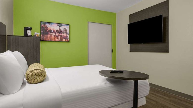 <b>SureStay by BW San Diego Pacific Beach Room</b>. Images powered by <a href="https://iceportal.shijigroup.com/" title="IcePortal" target="_blank">IcePortal</a>.
