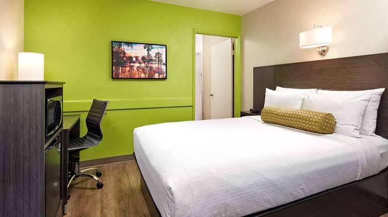 <b>SureStay by BW San Diego Pacific Beach Room</b>. Images powered by <a href="https://iceportal.shijigroup.com/" title="IcePortal" target="_blank">IcePortal</a>.