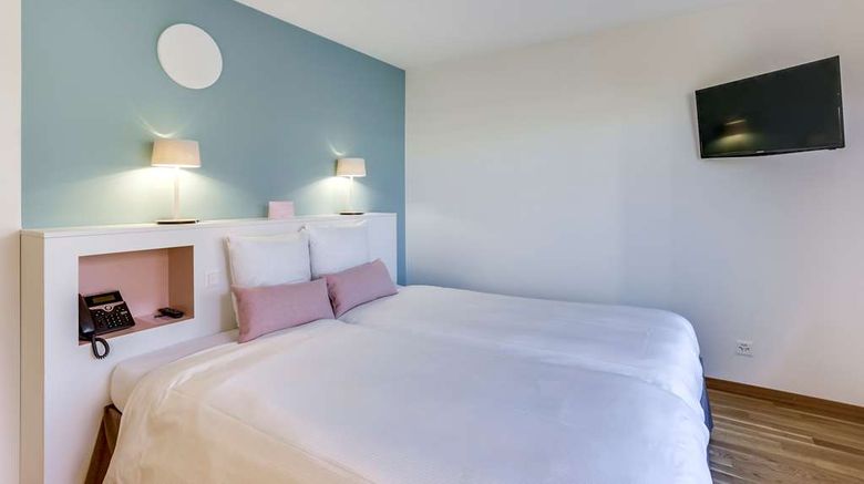 <b>Hotel des Patients Room</b>. Images powered by <a href="https://iceportal.shijigroup.com/" title="IcePortal" target="_blank">IcePortal</a>.