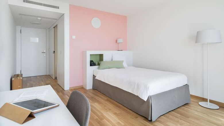 <b>Hotel des Patients Room</b>. Images powered by <a href="https://iceportal.shijigroup.com/" title="IcePortal" target="_blank">IcePortal</a>.