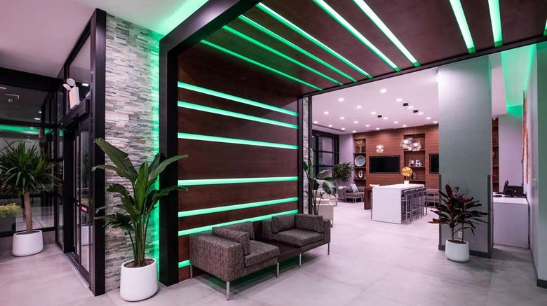 <b>Wingate by Wyndham Long Island City Lobby</b>. Images powered by <a href="https://iceportal.shijigroup.com/" title="IcePortal" target="_blank">IcePortal</a>.