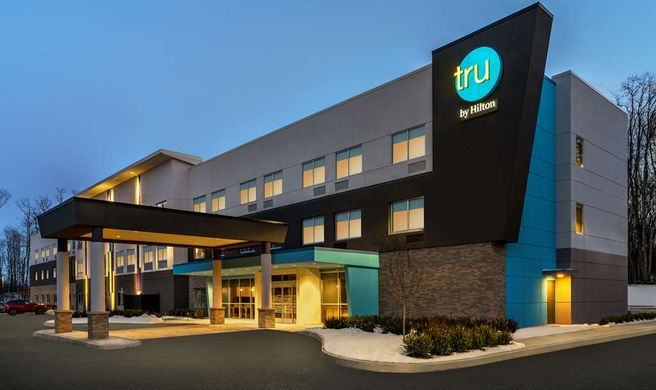 Tru by Hilton Albany Airport Exterior