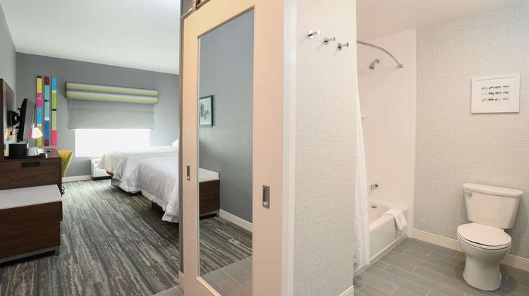 Hampton Inn & Suites Liberty Township Room