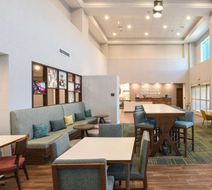 Hampton Inn & Suites Liberty Township Lobby