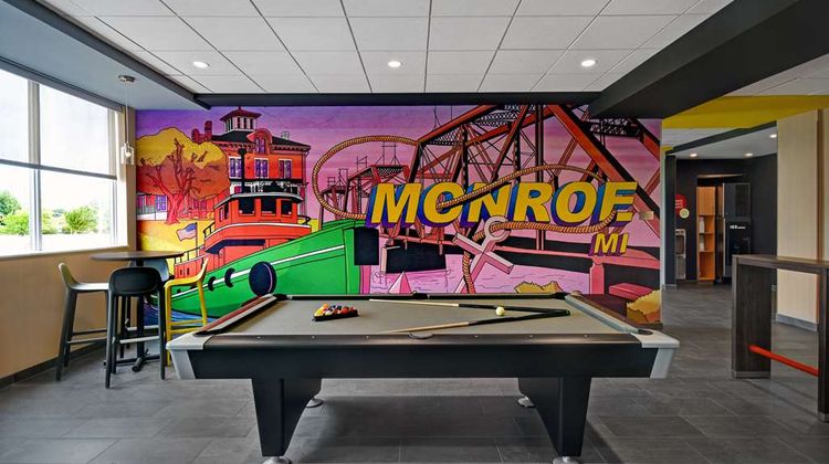 Tru by Hilton Monroe Lobby