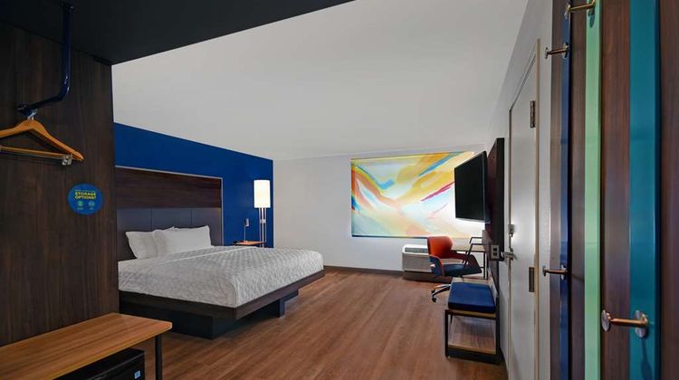 Tru by Hilton Monroe Room