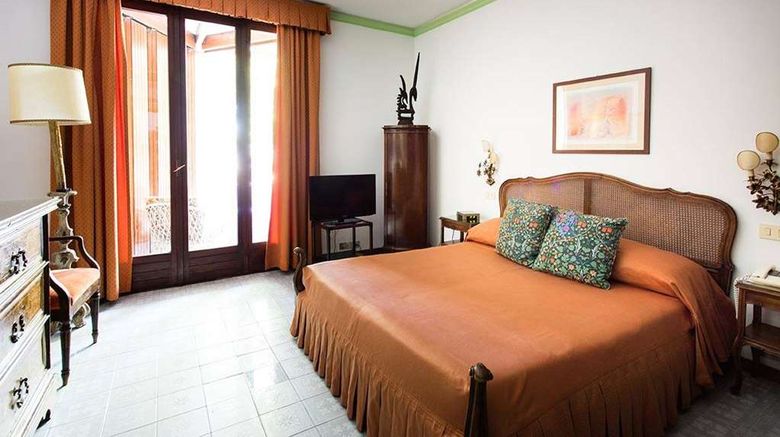 <b>Albergo Quattro Fontane Room</b>. Images powered by <a href="https://iceportal.shijigroup.com/" title="IcePortal" target="_blank">IcePortal</a>.
