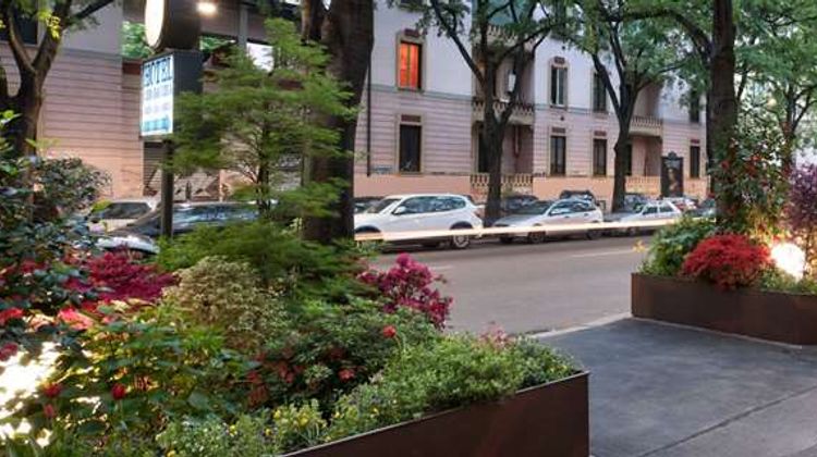 Lombardia Hotel Exterior