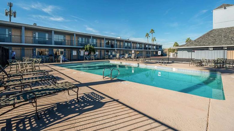 <b>Econo Lodge Pool</b>. Images powered by <a href="https://iceportal.shijigroup.com/" title="IcePortal" target="_blank">IcePortal</a>.