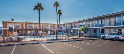 Econo Lodge Exterior