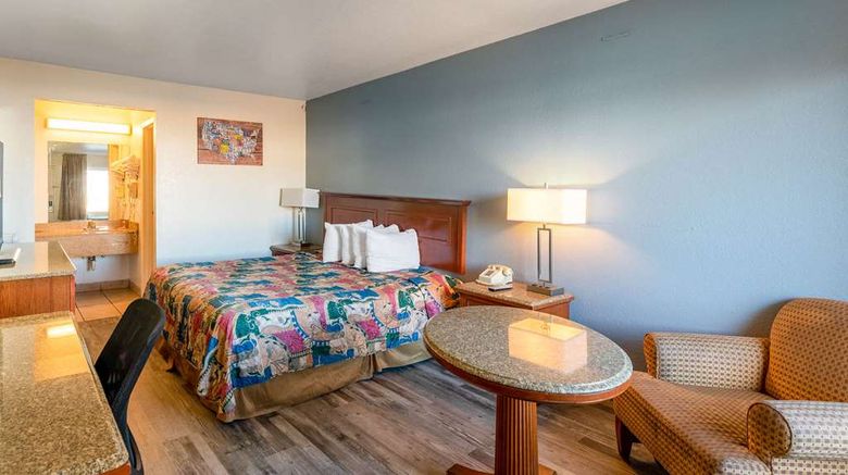 <b>Econo Lodge Room</b>. Images powered by <a href="https://iceportal.shijigroup.com/" title="IcePortal" target="_blank">IcePortal</a>.