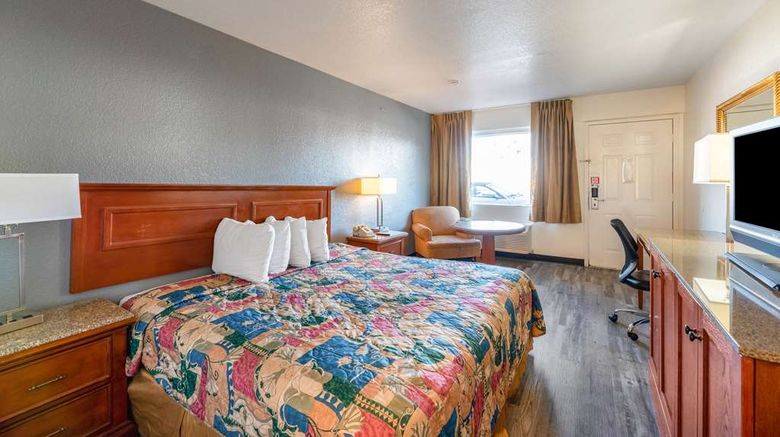 <b>Econo Lodge Room</b>. Images powered by <a href="https://iceportal.shijigroup.com/" title="IcePortal" target="_blank">IcePortal</a>.