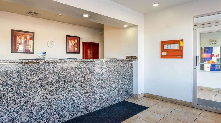 Econo Lodge Lobby