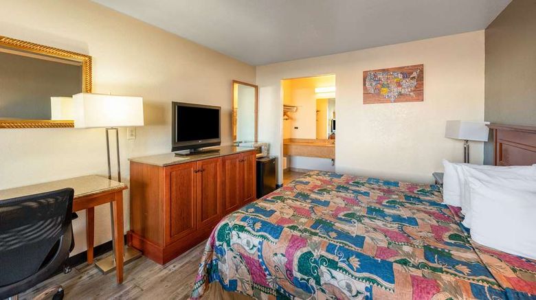 <b>Econo Lodge Room</b>. Images powered by <a href="https://iceportal.shijigroup.com/" title="IcePortal" target="_blank">IcePortal</a>.