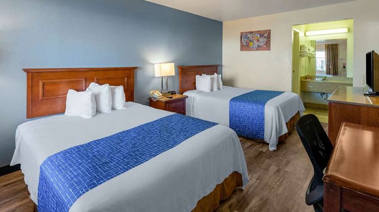 <b>Econo Lodge Room</b>. Images powered by <a href="https://iceportal.shijigroup.com/" title="IcePortal" target="_blank">IcePortal</a>.