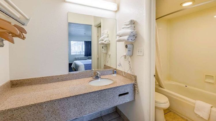 Rodeway Inn Room