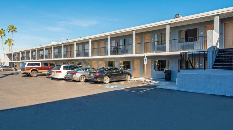 Rodeway Inn Exterior