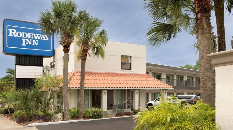 Rodeway Inn Exterior