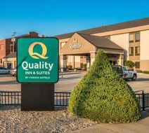 Quality Inn & Suites Exterior