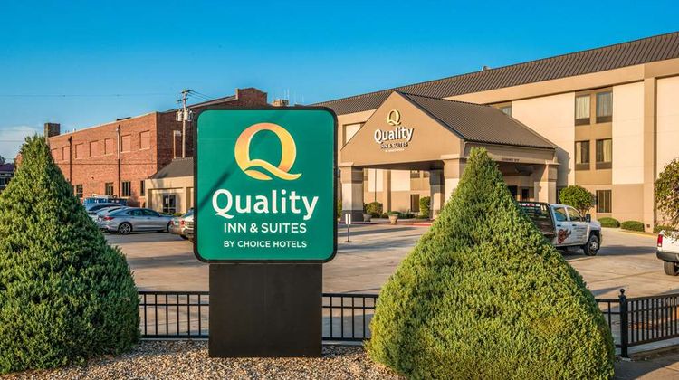 Quality Inn & Suites Exterior
