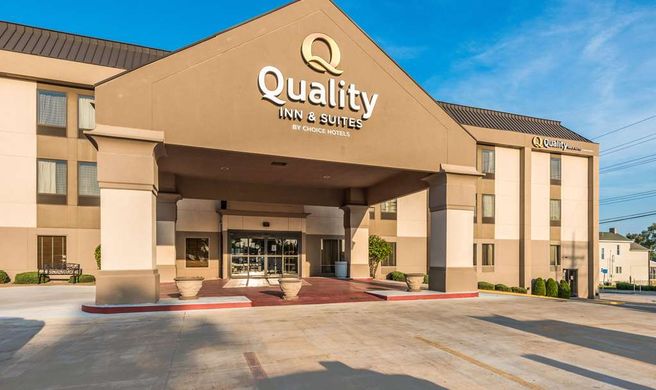 Quality Inn & Suites Exterior