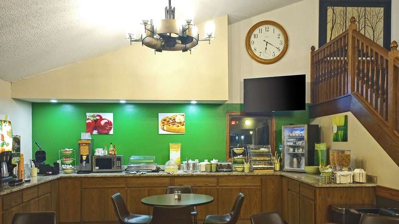 <b>Quality Inn Atchison Restaurant</b>. Images powered by <a href="https://iceportal.shijigroup.com/" title="IcePortal" target="_blank">IcePortal</a>.