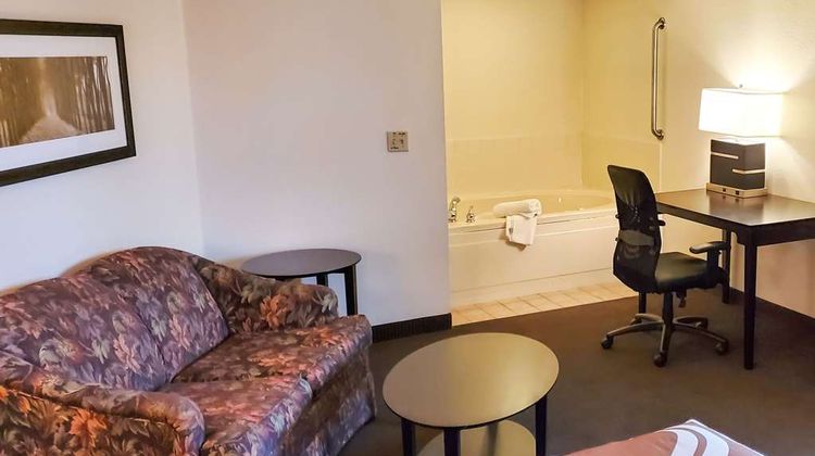 Quality Inn Atchison Suite