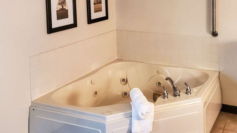 <b>Quality Inn Atchison Suite</b>. Images powered by <a href="https://iceportal.shijigroup.com/" title="IcePortal" target="_blank">IcePortal</a>.