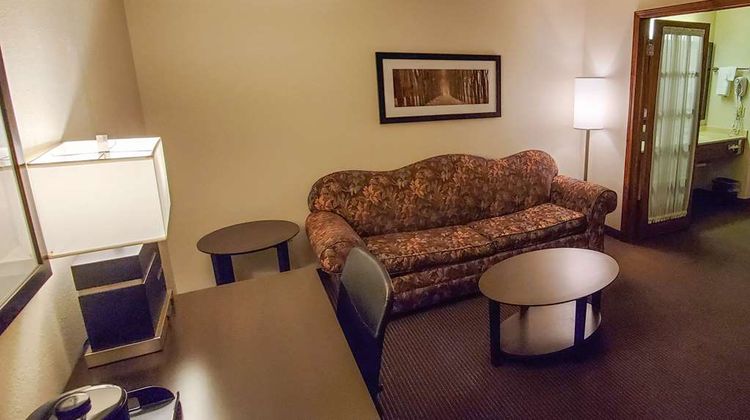 Quality Inn Atchison Suite