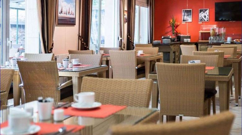 <b>La Closerie Deauville Restaurant</b>. Images powered by <a href="https://iceportal.shijigroup.com/" title="IcePortal" target="_blank">IcePortal</a>.