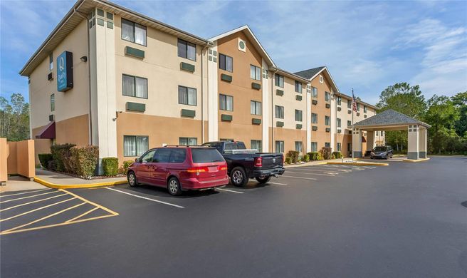 Quality Inn Exterior