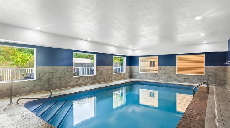 Quality Inn Pool