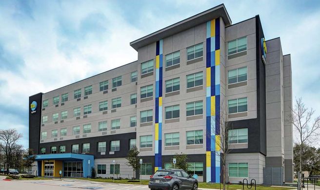 Tru by Hilton Austin Airport Exterior
